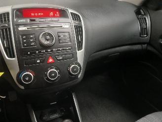 Kia Cee d Cee'd (EDB5) Hatchback 5-drs 1.4 CVVT 16V (G4FAI) [80kW]  (09-2009/12-=
2012) picture 16