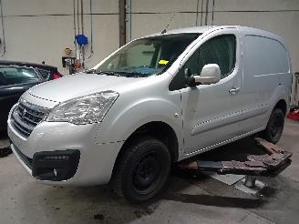Salvage car Peugeot Partner Partner (GC/GF/GG/GJ/GK) Van 1.6 BlueHDi 100 (DV6FD(BHY)) [73kW]  (04-=
2014/12-2018) 2017