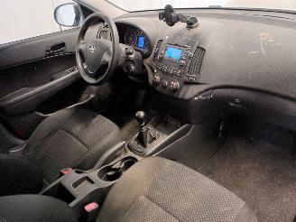 Hyundai I-30 i30 Crosswagon (WWH) Combi 1.4 CVVT 16V (G4FA) [80kW]  (11-2009/06-201=
2) picture 12