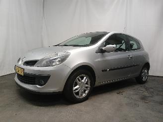 Renault Clio Clio III (BR/CR) Hatchback 1.4 16V (K4J-780) [72kW]  (06-2005/12-2012)= picture 3