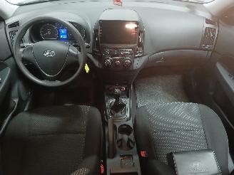 Hyundai I-30 i30 (FD) Hatchback 1.4 CVVT 16V (G4FA) [80kW]  (10-2007/11-2011) picture 11