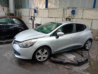 Uttjänta bilar auto Renault Clio Clio IV (5R) Hatchback 5-drs 0.9 Energy TCE 90 12V (H4B-400(H4B-A4)) [=
66kW]  (11-2012/08-2021) 2013/6