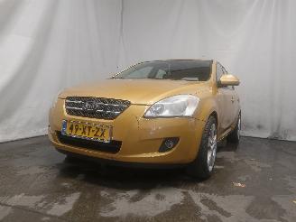 uszkodzony samochody osobowe Kia Cee d Cee'd Sporty Wagon (EDF) Combi 1.6 16V (G4FC) [90kW]  (09-2007/12-2012=
) 2008/1