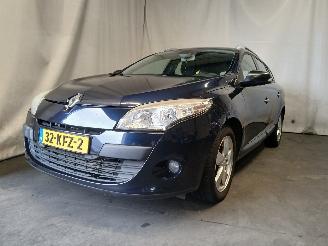 Vaurioauto  passenger cars Renault Mégane Megane III Grandtour (KZ) Combi 5-drs 1.4 16V TCe 130 (H4J-700(H4J-A7)=
) [96kW]  (05-2009/02-2016) 2009/11