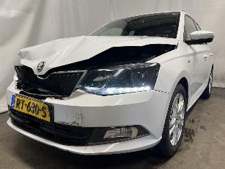 uszkodzony samochody osobowe Skoda Fabia Fabia III Combi (NJ5) Combi 5-drs 1.0 12V Greentech (CHYB) [55kW]  (10=
-2014/12-2022) 2018/4