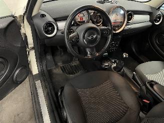 Mini Mini Mini (R56) Hatchback 1.6 16V One (N16-B16A) [55kW]  (03-2010/11-2013) picture 13