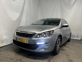 Damaged car Peugeot 308 308 SW (L4/L9/LC/LJ/LR) Combi 5-drs 1.2 12V e-THP PureTech 130 (EB2DTS=
(HNY)) [96kW]  (03-2014/06-2021) 2015/12