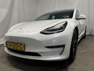 begagnad bil auto Tesla Model 3 Model 3 Sedan Long Range AWD 75 kWh (3D5) [258kW]  (06-2018/...) 2019/3