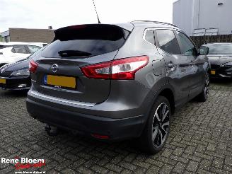 Schadeauto Nissan Qashqai 1.2 Tekna navi 116 pk 2017/2