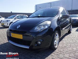 Coche accidentado Renault Clio 1.5 DCI Parisienne Airco 2011/11