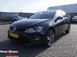 damaged passenger cars Volkswagen Golf 1.2 TSI EasyLine Clima 86pk 2014/9