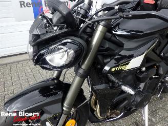 Triumph Street Triple 765 RS picture 13