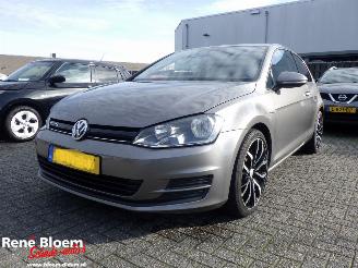 Schadeauto Volkswagen Golf 1.6 TDI Trendline Blue Motion Clima 2014/11