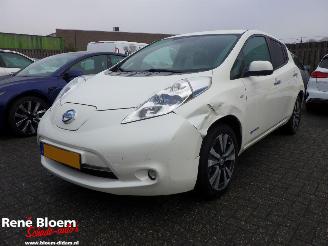 krockskadad bil auto Nissan Leaf Tekna 24kwh Aut Navi 2014/7