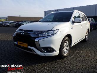 Vaurioauto  passenger cars Mitsubishi Outlander 2.4 PHEV Pure  Aut Navi 2020/11