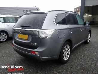 Damaged car Mitsubishi Outlander 2.0 PHEV Executive Edition AWD 2014/5