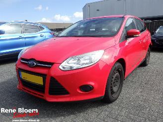 Vaurioauto  passenger cars Ford Focus 1.6 TDCI ECOnetic Airco 2013/1