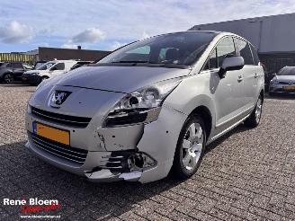 uszkodzony samochody osobowe Peugeot 5008 1.6 e-HDi Executive 7p 2013/5