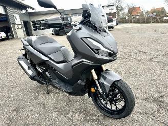 Honda  ADV 350A 29pk Matgrijs - keyless - handvat verwarming - abs - slechts 5284km gelopen - lichte krassen picture 34