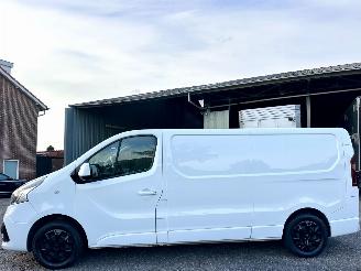 krockskadad bil bedrijf Renault Trafic 1.6 dCi 90pk 6-bak T29 L2/H1 Comfort - nap - 3.pers - navi - airco - cruise - aux - usb - privacy glass - facelift 2016/1