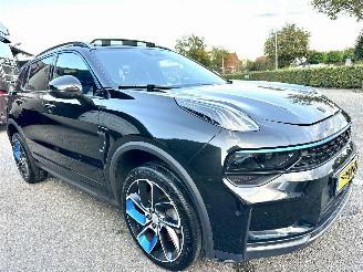 Lynk & Co 01 1.5 aut 220pk plug-In hybrid - pano - nap - front + line + side assist - 360cam - 20 inch - memory - elektr klep - infinity picture 3