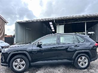 krockskadad bil auto Toyota Rav-4 2.5 Hybrid 178pk aut + f1 Business - 119dkm nap - front + line assist - leer - camera - clima - cruise contr 2022/11