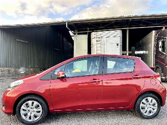 krockskadad bil auto Toyota Yaris 1.3 VVT-i 99pk automaat + f1 Aspiration 5drs - nap - camera - airco - cruise - trekh - 4x nieuwe banden 2013/7
