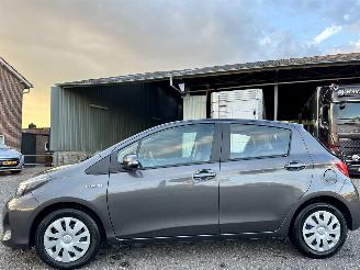 Unfallwagen Toyota Yaris 1.5 Hybrid 89pk automaat Aspiration 5drs - 52dkm nap - navi - camera - clima - cruise - facelift - rijdbaar 2016/3