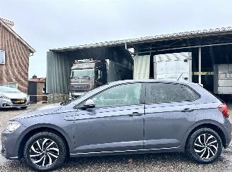 skadebil auto Volkswagen Polo 1.0 TSI 95pk 7-traps aut + f1 Life Edition 5drs - nap 2024/12