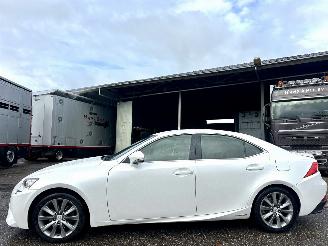 damaged passenger cars Lexus IS 300H 2.5 Hybrid Business Line Pro 2016/9