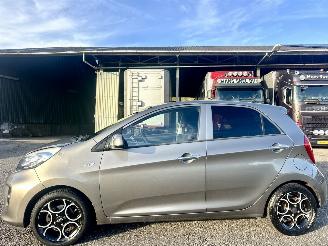 Schadeauto Kia Picanto 1.0 CVVT 69pk First Edition 5drs - 40dkm nap 2015/8