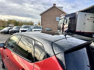 Renault Captur 1.2 TCe Turbo Xmod 120pk 6-traps aut - 84dkm nap - navi - cam - leer - stoelverw - keyless - pdc v+a picture 9