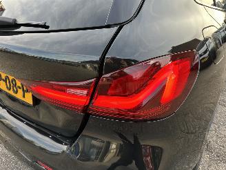 BMW 1-serie 118D 2.0 150pk 8-traps aut + f1 M-Sport - pano - front + line + side + park assist - sfeerverl - keyless - virtual picture 98