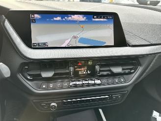 BMW 1-serie 118D 2.0 150pk 8-traps aut + f1 M-Sport - pano - front + line + side + park assist - sfeerverl - keyless - virtual picture 33