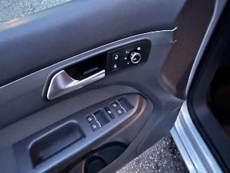 Volkswagen Touran VAN 1.6 TDI 105pk 7-Traps dsg aut Comf - nap - clima - cruise - trekh - lmv - privacy glass - luxe uitvoering picture 31