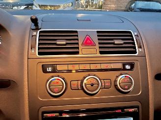 Volkswagen Touran VAN 1.6 TDI 105pk 7-Traps dsg aut Comf - nap - clima - cruise - trekh - lmv - privacy glass - luxe uitvoering picture 17