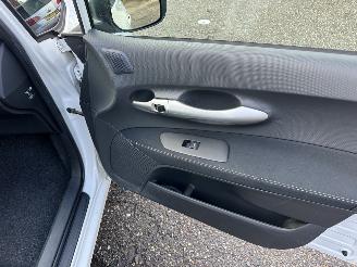 Toyota Auris 1.8 Full Hybrid 123pk aut Executive - nap - navi - camera - keyless entry + start - lmv + 4x goede banden picture 40