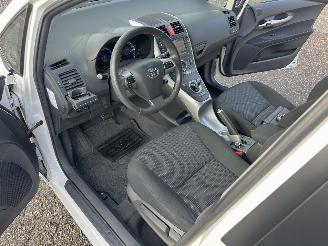 Toyota Auris 1.8 Full Hybrid 123pk aut Executive - nap - navi - camera - keyless entry + start - lmv + 4x goede banden picture 17