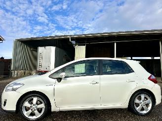 uszkodzony samochody osobowe Toyota Auris 1.8 Full Hybrid 123pk aut Executive 2011/1