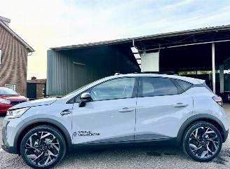 Vaurioauto  passenger cars Renault Captur 1.6 E-Tech full hybrid 145 esprit Alpine - nap - pano - 2025/4