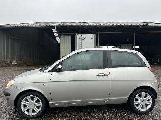 Vaurioauto  passenger cars Lancia Ypsilon 1.2-16V 80pk Argento 2005/1