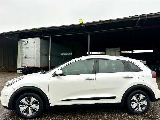  Kia Niro 1.6 GDi Hybrid ExecutiveLine - 77dkm nap - navi - camera - trekh - pdc - half leer - line assist 2019/1