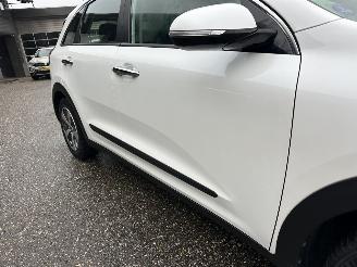 Kia Niro 1.6 GDi Hybrid ExecutiveLine - 77dkm nap - navi - camera - trekh - pdc - half leer - line assist picture 84
