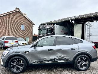 Vaurioauto  passenger cars Renault Arkana 1.6 hybrid 145pk aut ET Enginered - 68dkm nap - 2023/7