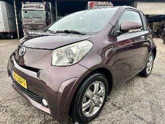 Toyota iQ 1.0 VVTi 68pk automaat Aspiration - 44dkm nap - navi - clima - keyless entry + start - lmv - pdc picture 2