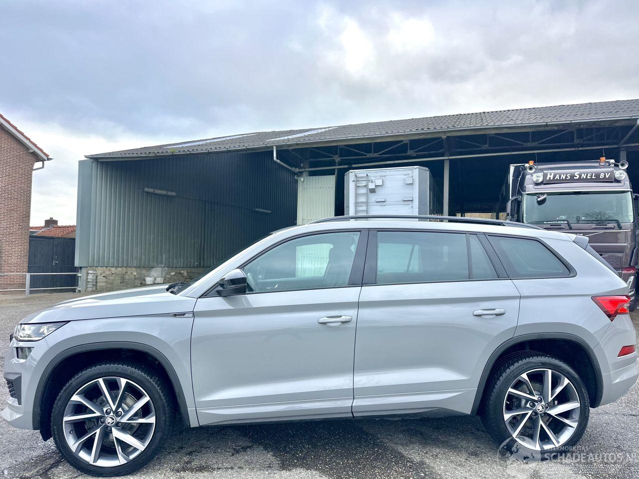 Skoda Kodiaq 1.5 TSI 150pk 7-traps aut Sportline - nap - nardo grey - keyless - virtual - sfeerverl - stuurverw - cam - memory