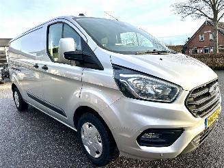 Ford Transit Custom 300 2.0 TDCI 105pk 6-bak L2/H1 euro.6 Trend 3pers - nap - navi - cam - pdc v+a - trekh - airco - cruise picture 3