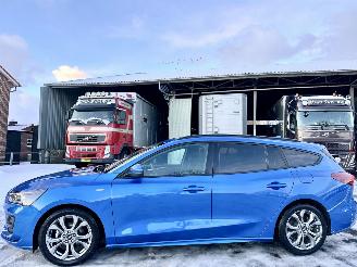 krockskadad bil auto Ford Focus 1.5D 120pk 8-traps aut + F1 ST-Line x - nap - hud - b&o - navi - cam - keyless - stuur + stoelverw 2022/12