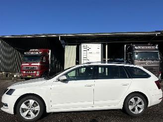 skadebil auto Skoda Octavia 1.5 TSI 150pk 7-Traps aut Greentech Style - nap - navi - carplay - keyless entry - pdc v+a + park assist 2019/2