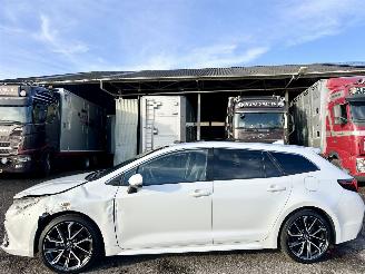 uszkodzony samochody osobowe Toyota Corolla Touring sports 1.8 Hybrid Executive 2024/2